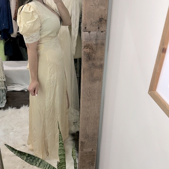 Vintage Elegant Cream open front maxi Dress with Lace Details size small - Picture 1 of 12